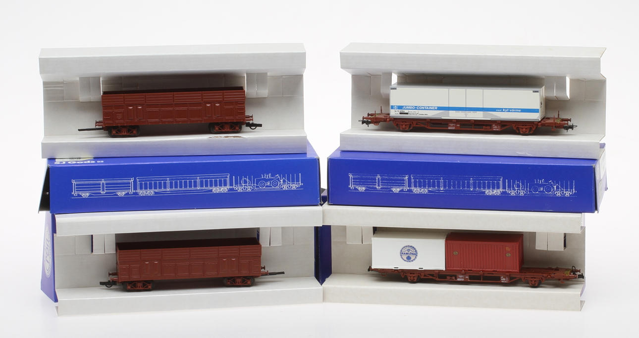 MODELLTÅG UGJ 4 godsvagnar i originalkartong . Litt LGJS, Eamo, Eamo och LGJS.