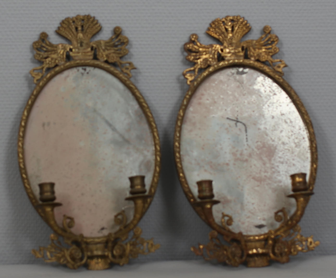 SPEGELLAMPETER (2) i guldmetall, tidigt 1900-tal.