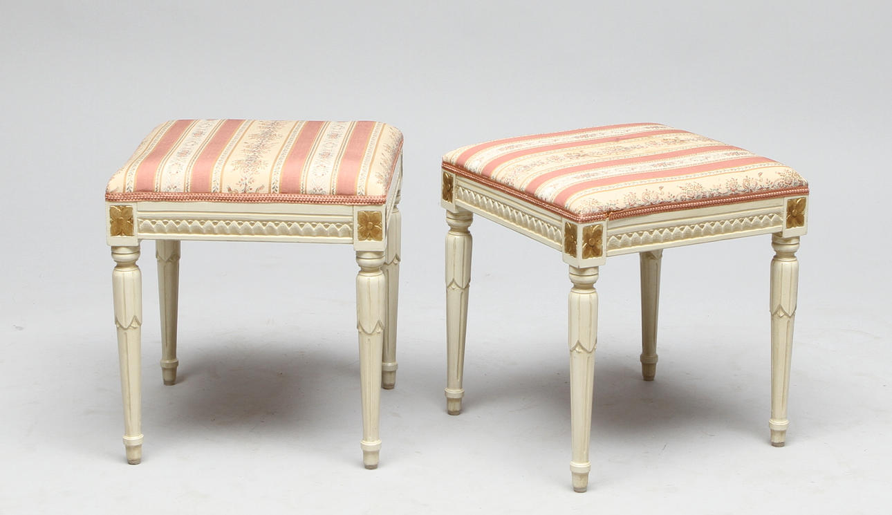 TABURETTER, 1 par, omkring 1900, sengustaviansk stil.