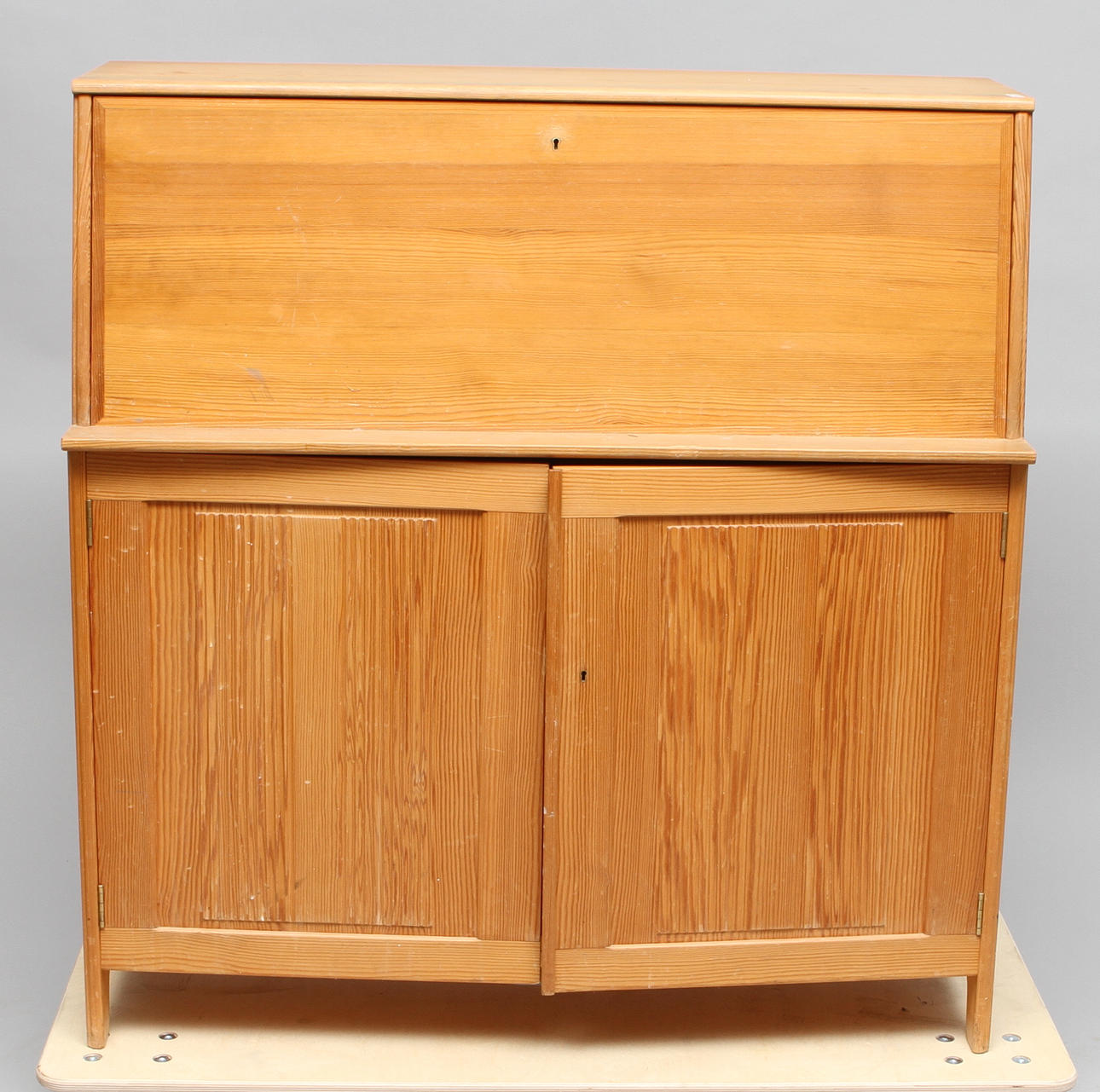 SEKRETÄR, "Vardags", Carl Malmsten. modellen formgiven 1944.