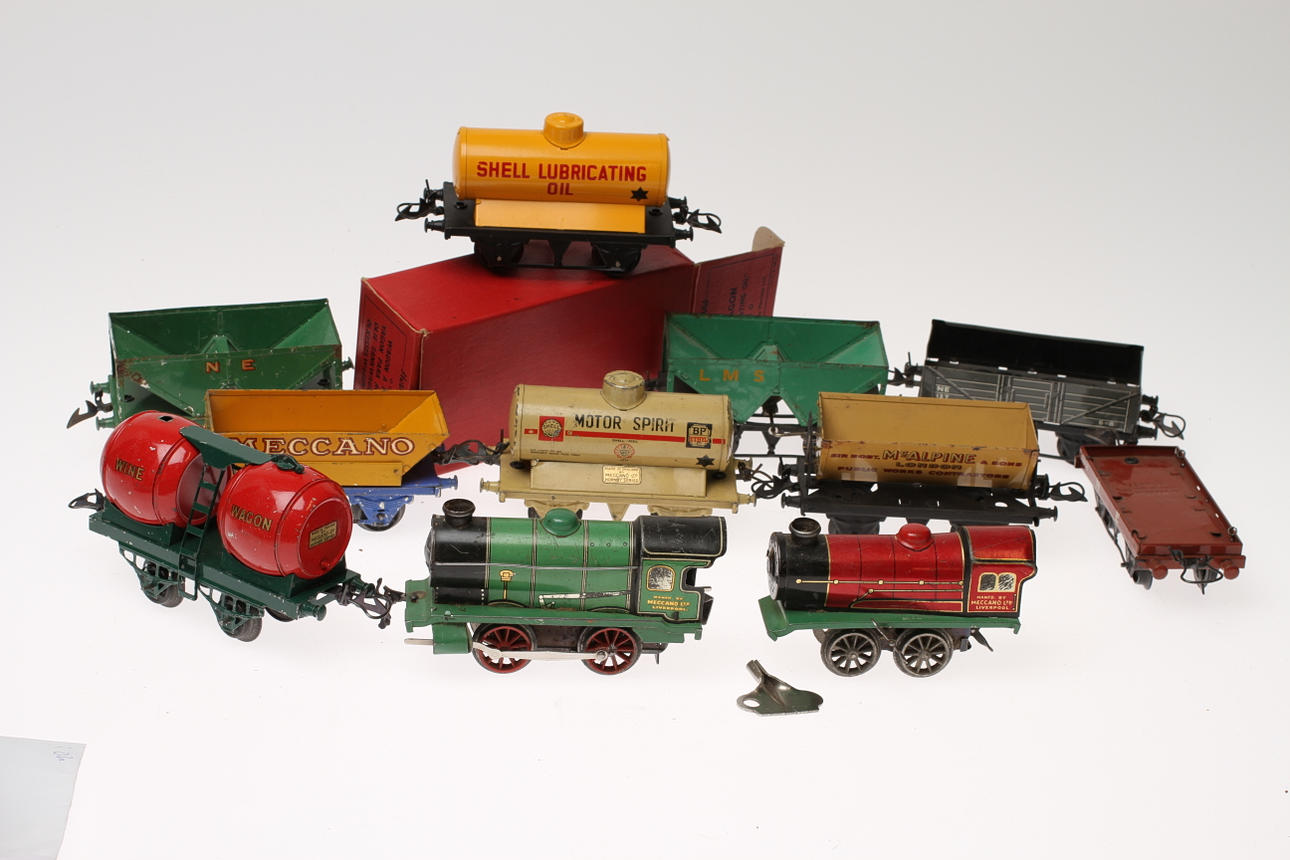 HORNBY skala 0 ENGLAND 2 ånglok urverk 9 vagnar.