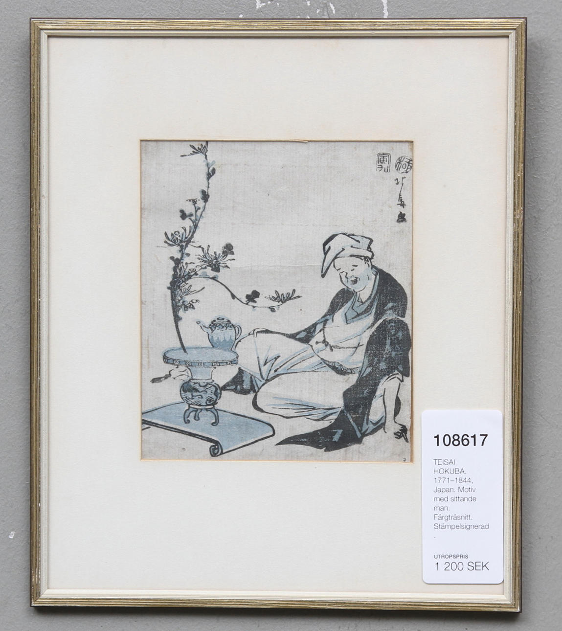 TEISAI HOKUBA. 1771–1844, Japan. Motiv med sittande man. Färgträsnitt. Stämpelsignerad.