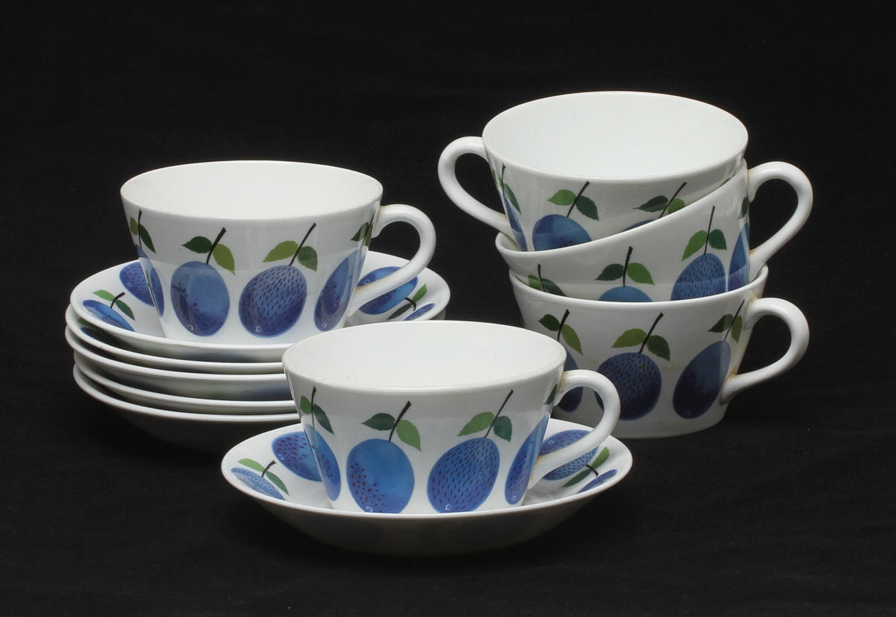 TEKOPPAR med fat, porslin, "Prunus", Stig Lindberg, Gustavsberg.