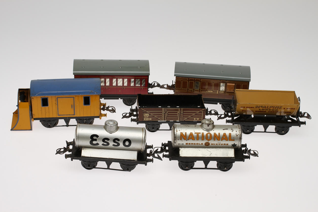 HORNBY skala 0 ENGLAND vagnar 7 stycken.