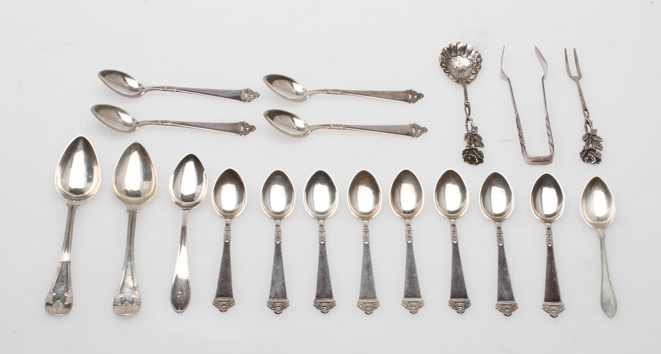 SILVERFÖREMÅL, 1800-1900-tal, vikt ca 213 gram.