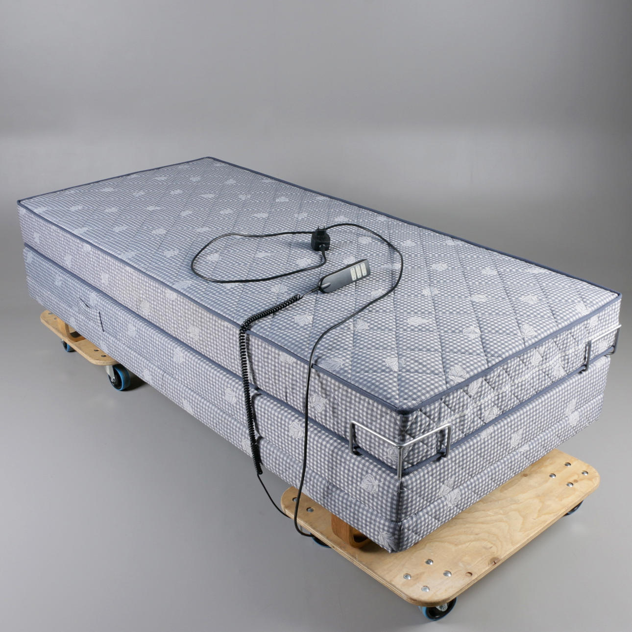 SÄNG, ställbar, Kungsängen, samtida.