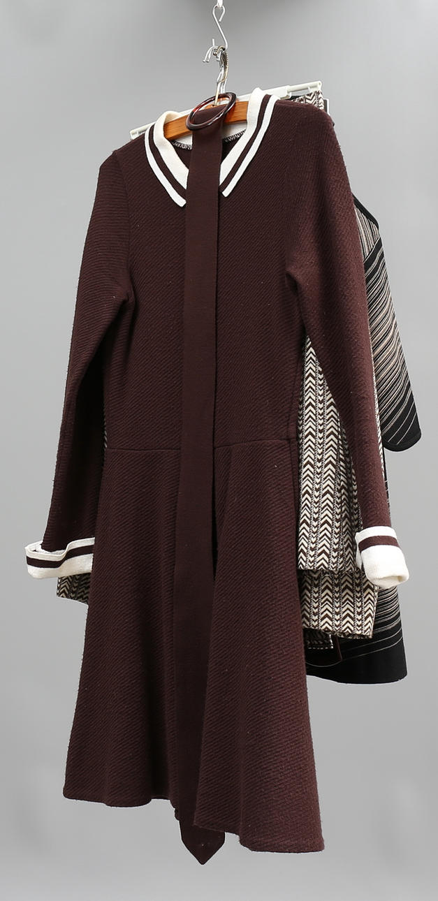 DAMKLÄDER (4), 2 Dresser, 2 blusar, 1900-talets andra hälft.