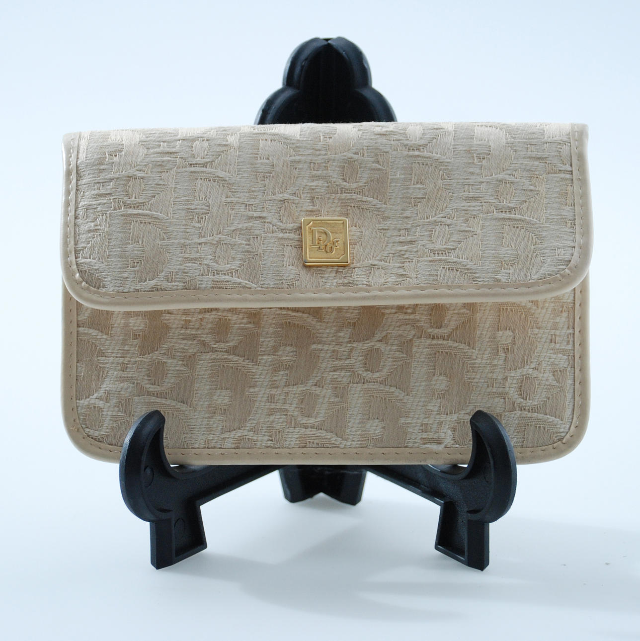 DIOR, Umschlagtasche aus gewebtem Monogramm-Stoff.