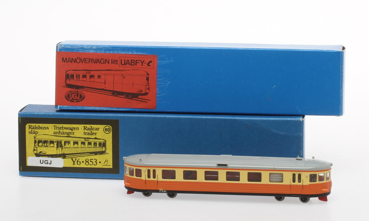 MODELLTÅG PERL / UGJ rälsbuss Y6 853 och manövervagn UABFY i originalkartong.