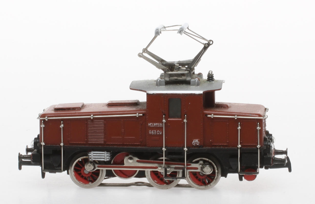 MODELLTÅG MÄRKLIN E-lok 3002.1 CEB 800. Brunt.