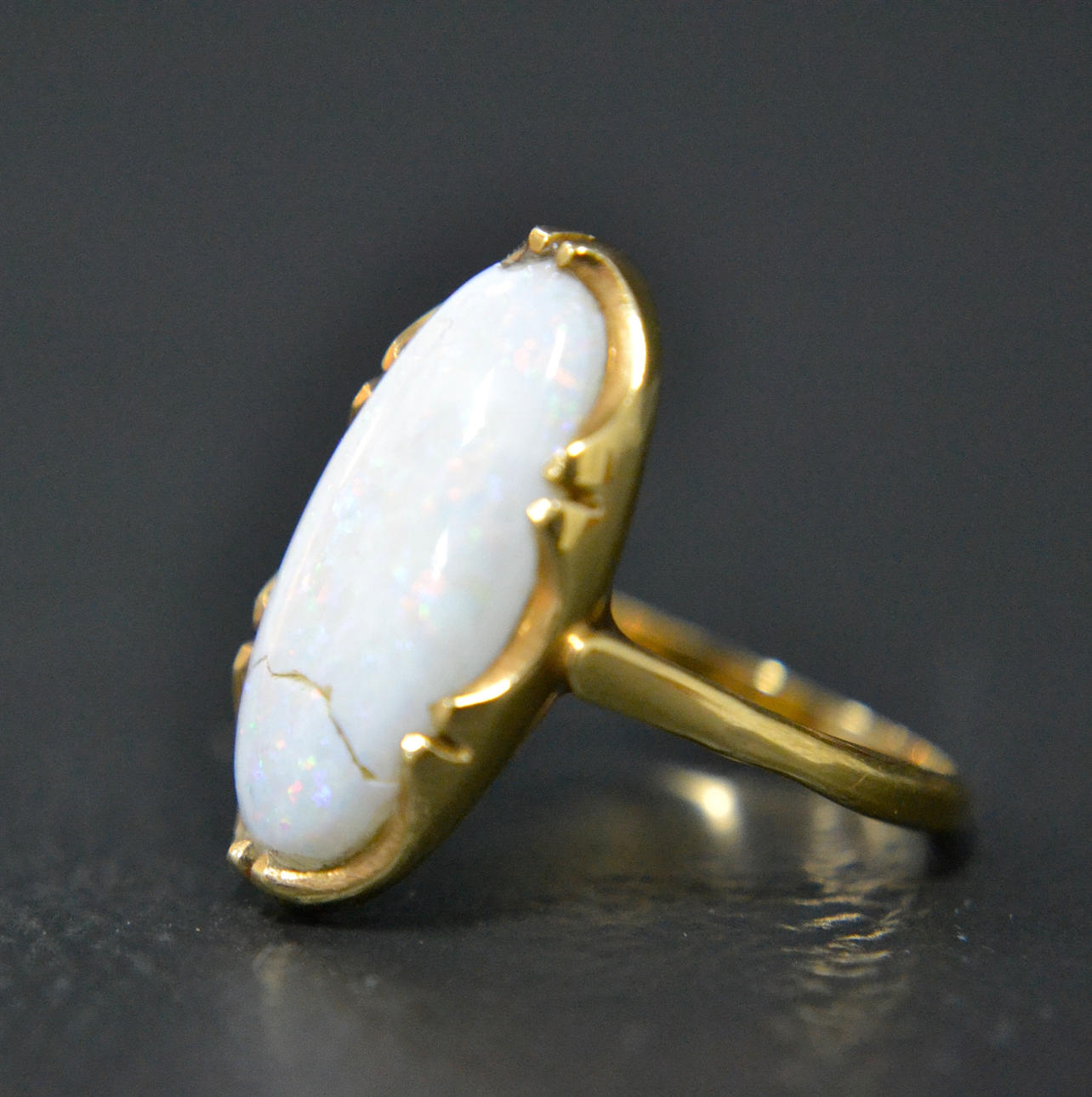 RING, guld och opal.
