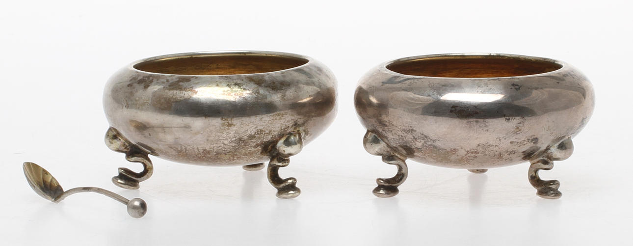 SALTKAR, 1 par, silver, Lars Larsson & Co, Göteborg, 1868. Vikt ca 143 gram.