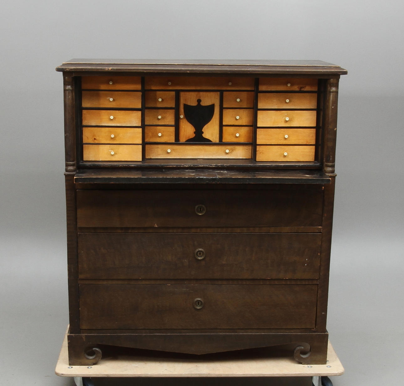 CHIFFONJÉ, 1800-talets slut.