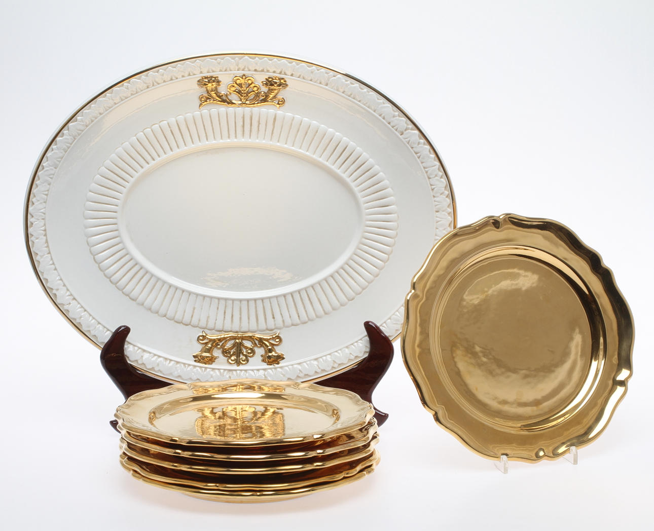 UPPLÄGGNINGSFAT samt FAT, 6 st, keramik, Italien, 1900-talets slut.