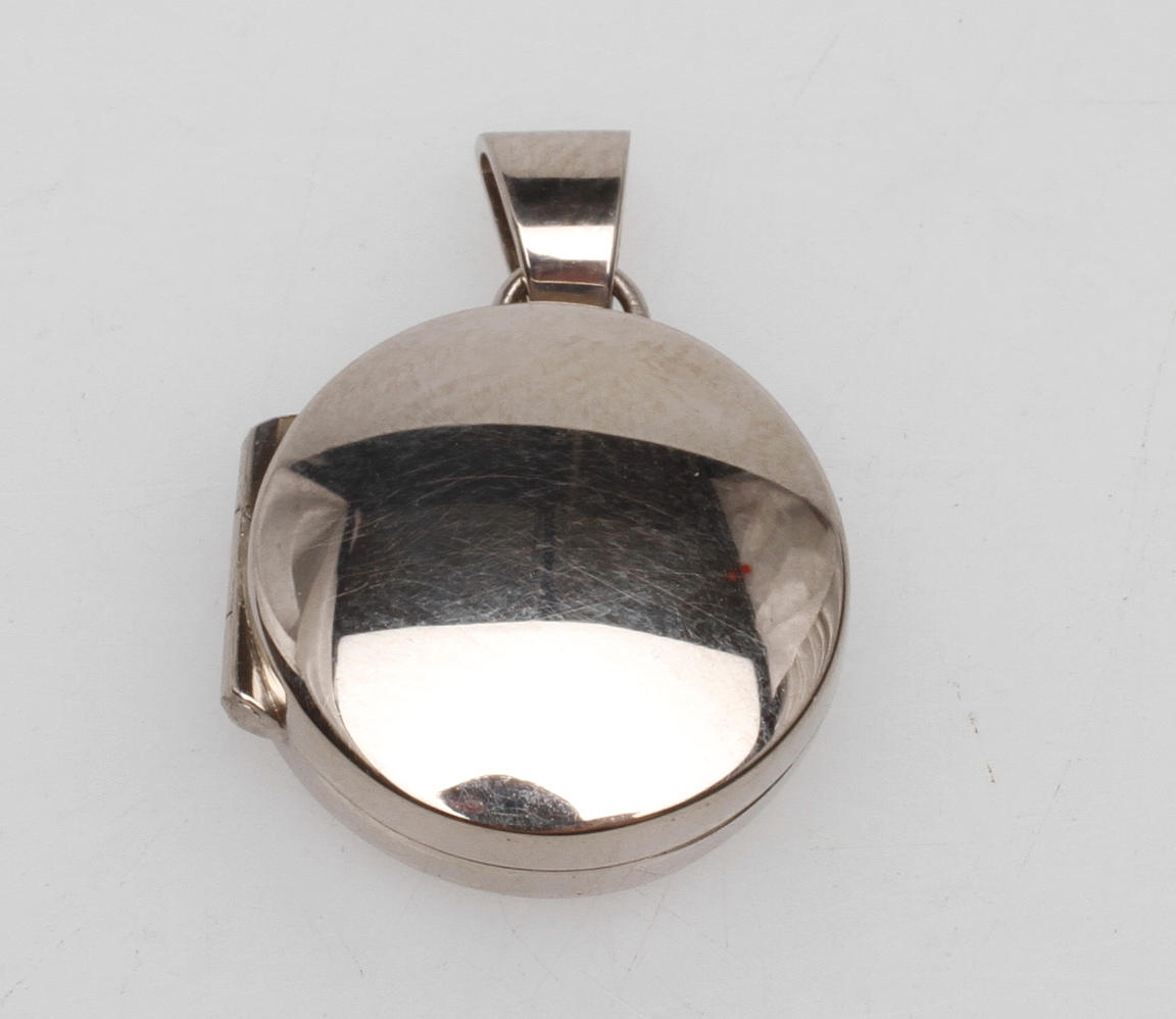 HÄNGE/MEDALJONG, 18k vitguld, vikt ca 6,6 gr.