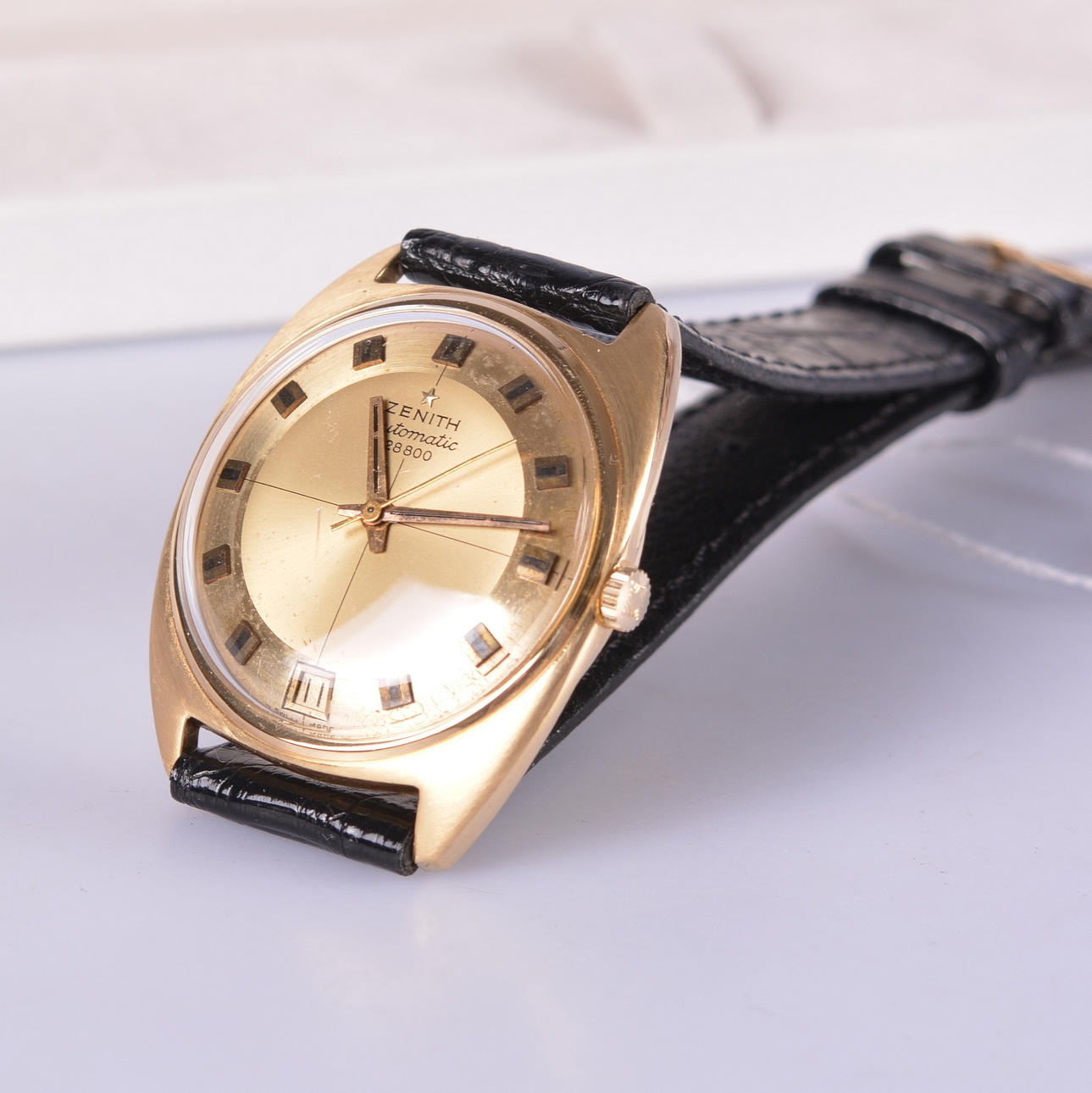 HERRARMBANDSUR, Zenith Automatic 28800, 18K.