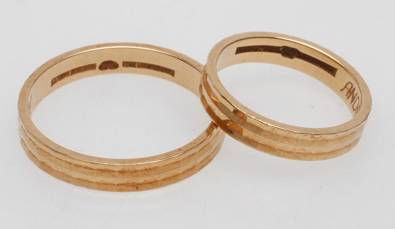 RINGAR, 2 st, 18k guld, vikt ca 7 gr.