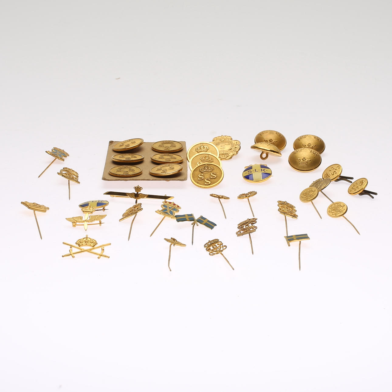 KNAPPER OG NÅL, messing, Sverige.