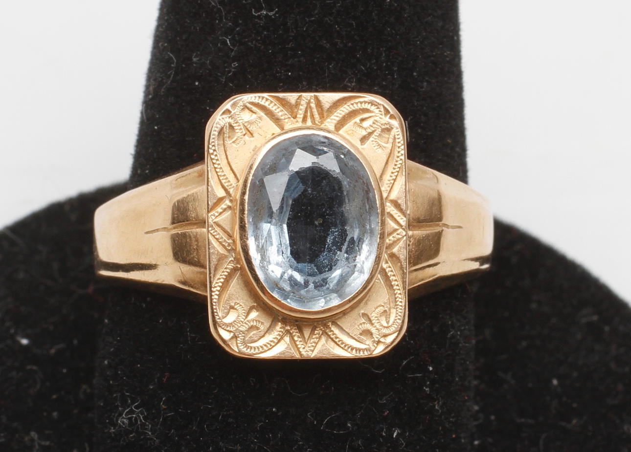 RING MED BLÅ STEN, 18k guld, vikt ca 3,5 gr.