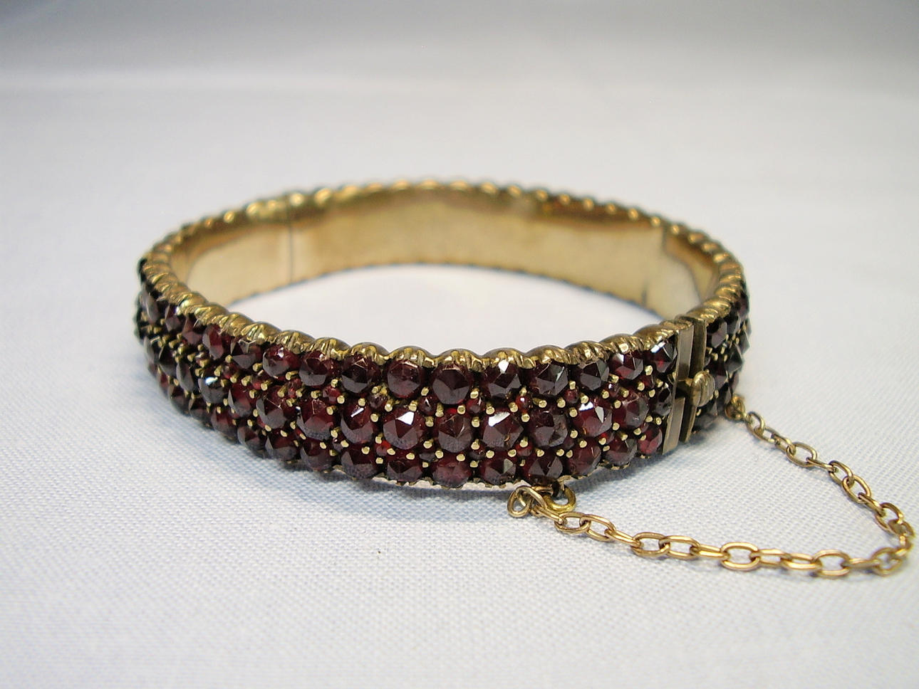 GRANAT ARMREIF ANTIK Böhmen 1880/90.