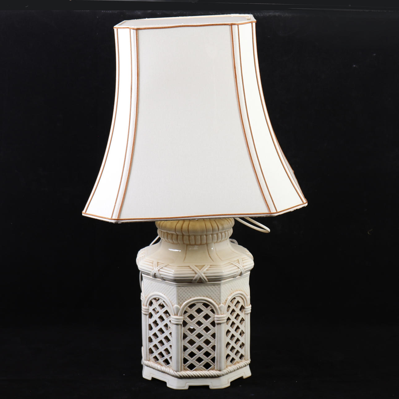 PORSLINSLAMPA, 1900-tal.