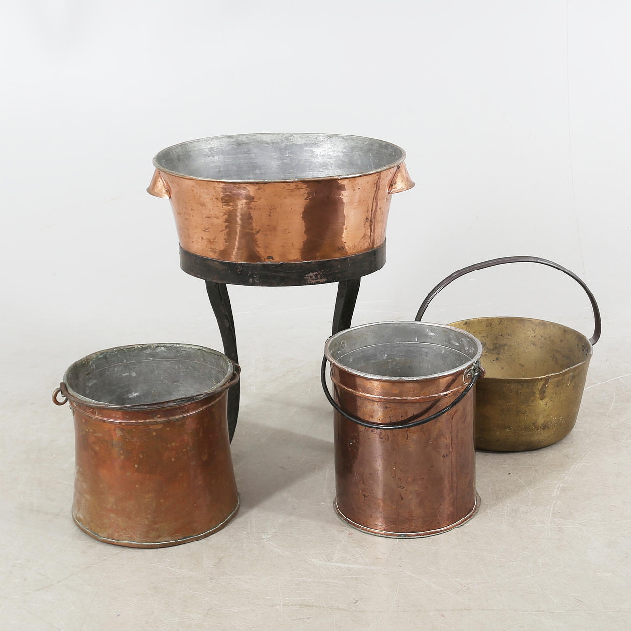 KOPPAR/MÄSSINGSFÖREMÅL, 4 delar.