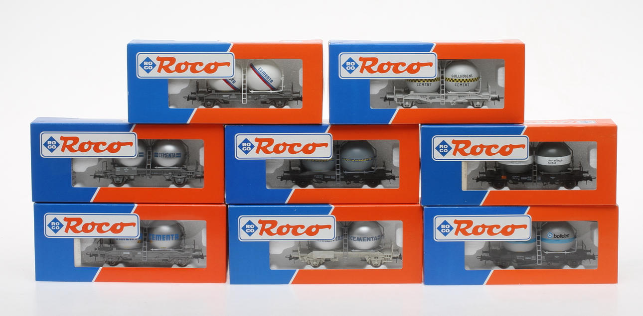 MODELLTÅG ROCO 8 behållarevagnar i originalkartong (A).