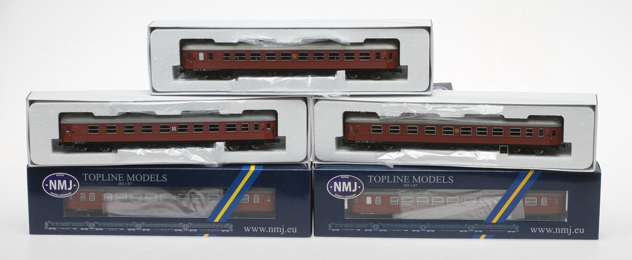 MODELLTÅG NMJ 5 stycken SJ personvagnar i originalkartong. Bo5, Bo1K, B5L, B1 och B1.
