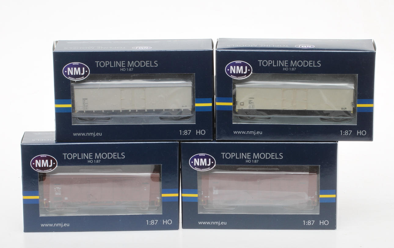 MODELLTÅG NMJ 2 stycken bruna SJ godsvagnar och 2 vita kylvagnar. Originalkartong.