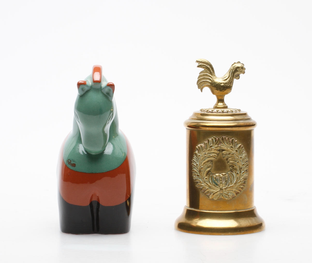 SPARBÖSSOR, 2 st, metall och keramik, 1900-tal.