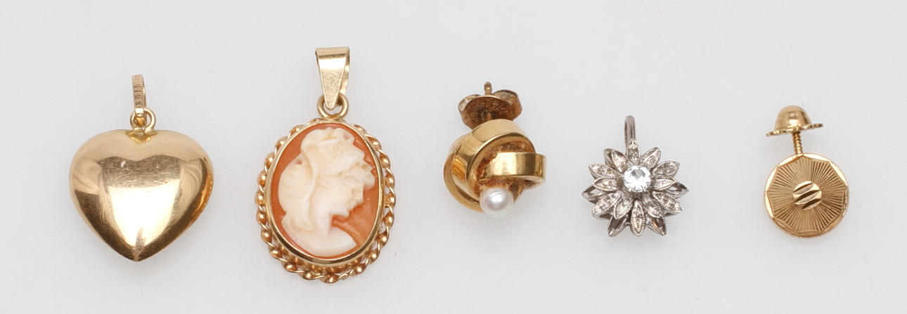 SMYCKEN, 18k guld, vikt ca 6,6 gram.