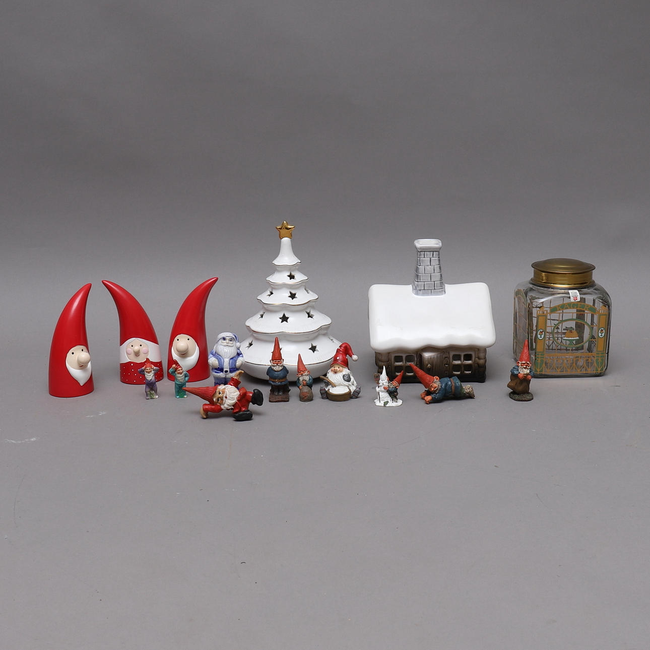 CHRISTMAS ITEMS, A Collection, i.a. Holmegaard and Rolf Berg.
