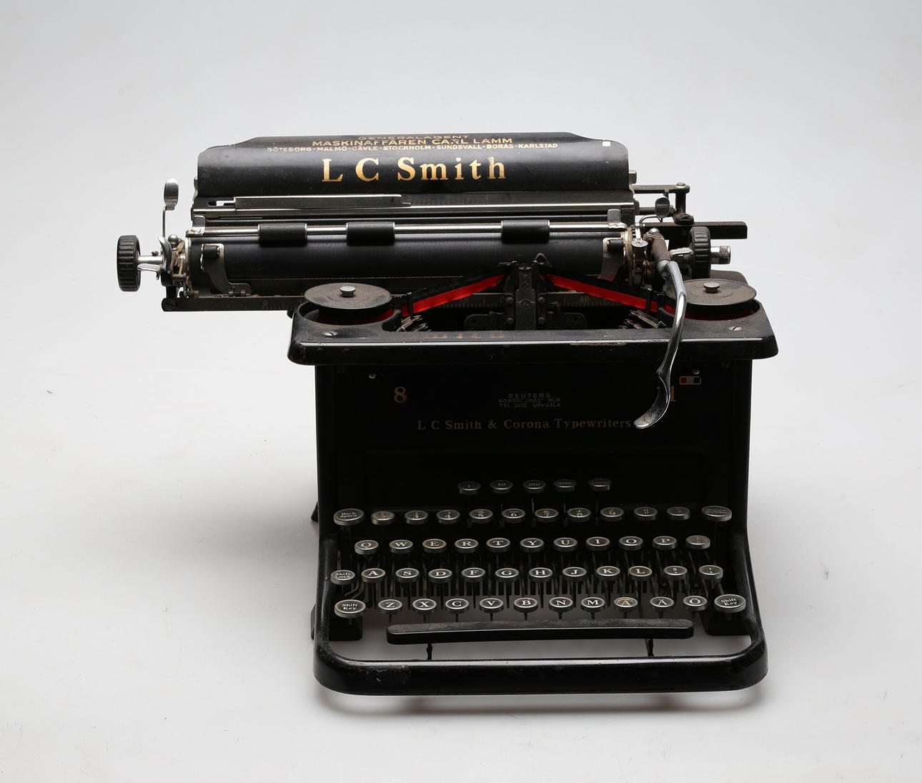 TYPEWRITER, LC Smith & Corona Typewriters Inc.