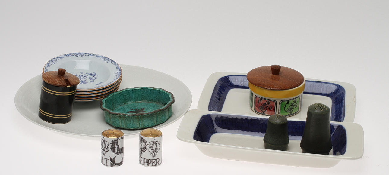 PARTI PORSLIN och GLAS, 14 delar, bla Fat "Blå Eld", Ströare Fornasetti.