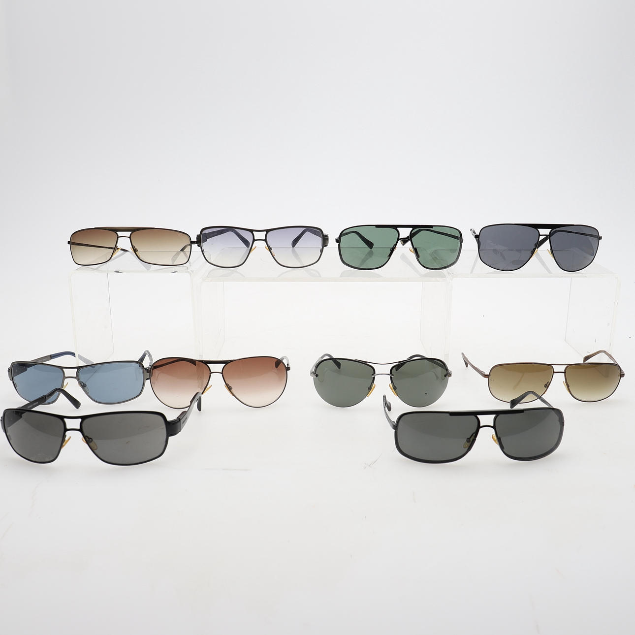 EN SAMLING GIORGIO ARMANI SOLGLASÖGON.