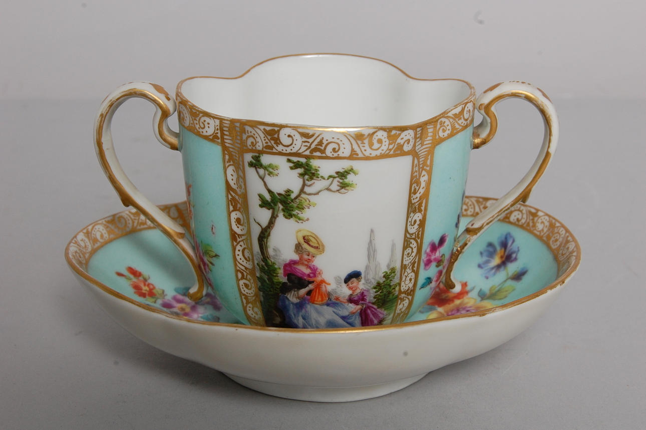 BULJONGKOPP, porslin, handmålad, Meissen liknande stämpel, 1800-tal.