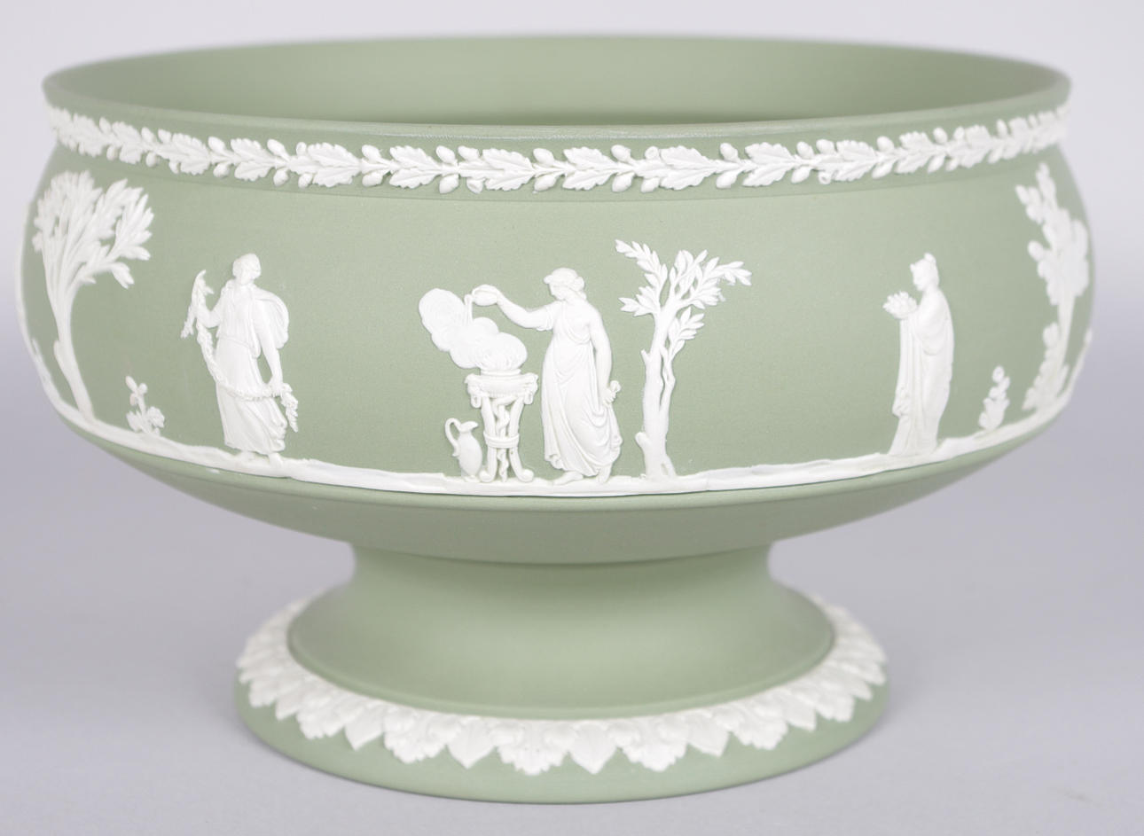 SKÅL PÅ FOT, porslin, Wedgwood, England.