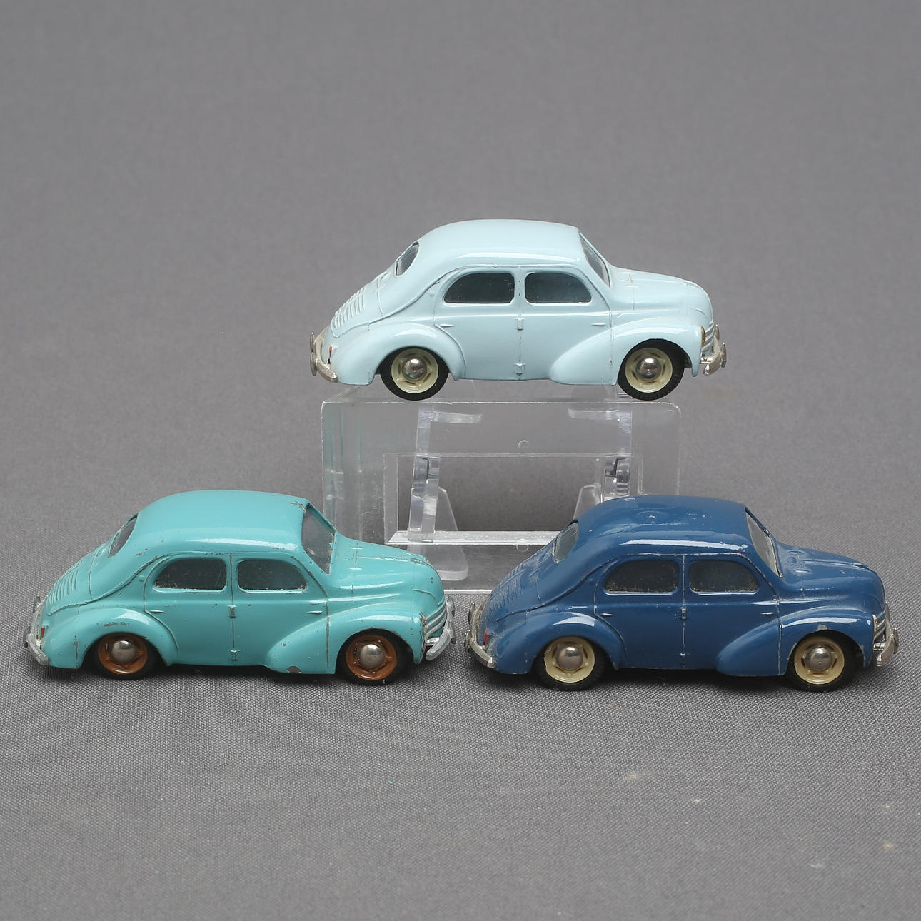 Miniature Jyesa Renault 4CV – Échelle 1/32, Couleur Verte – Collection (occasion)