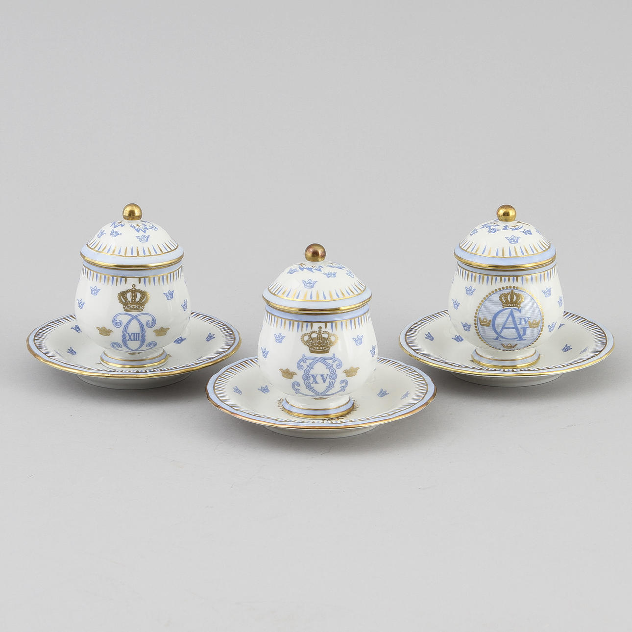 CRÈMEKOPPAR med FAT, 12 st, porslin, "Gripsholm", Rörstrand.