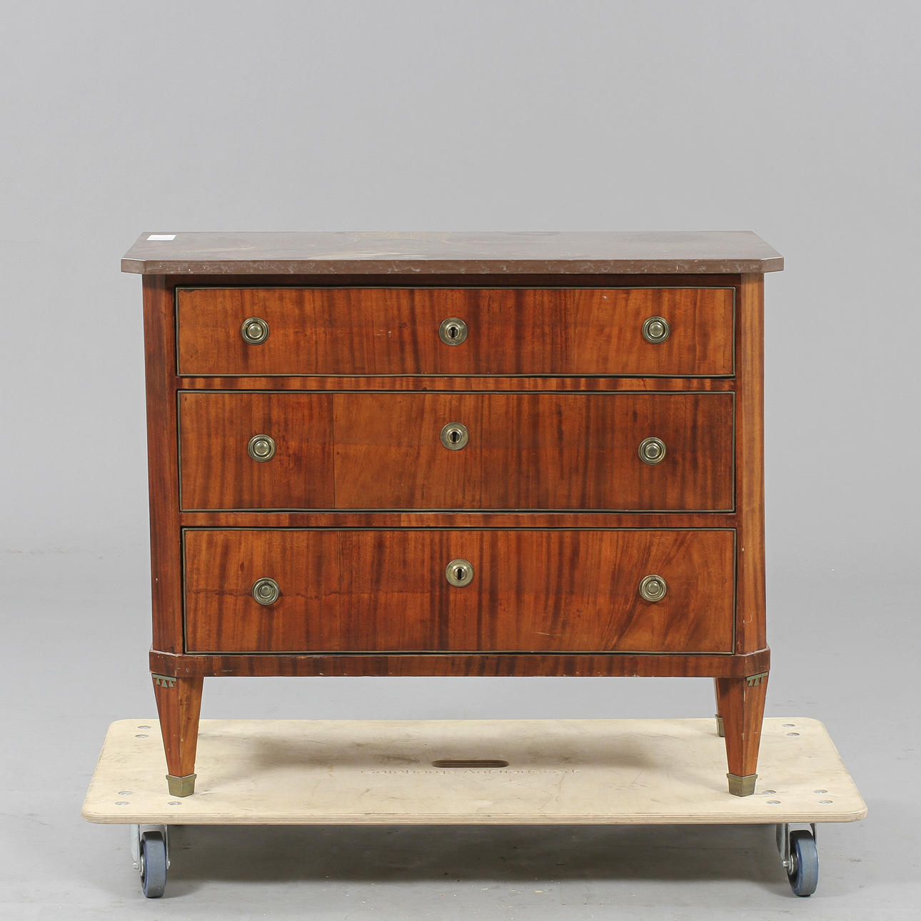 BYRÅ, sengustaviansk stil, 1800-tal.