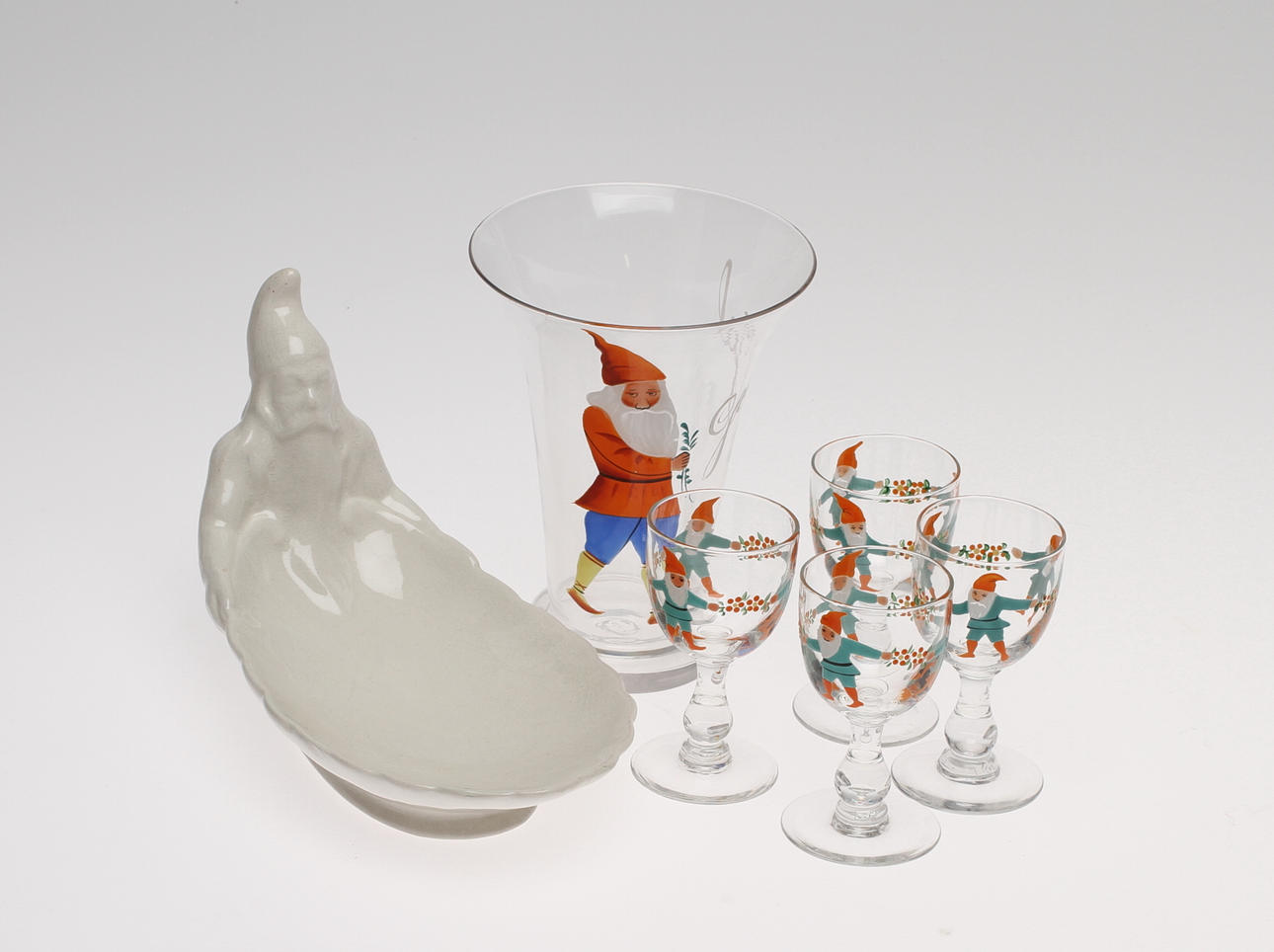 STARKVINSSGLAS 4 st, SKÅL, VAS, dekorer med Tomtemotiv.