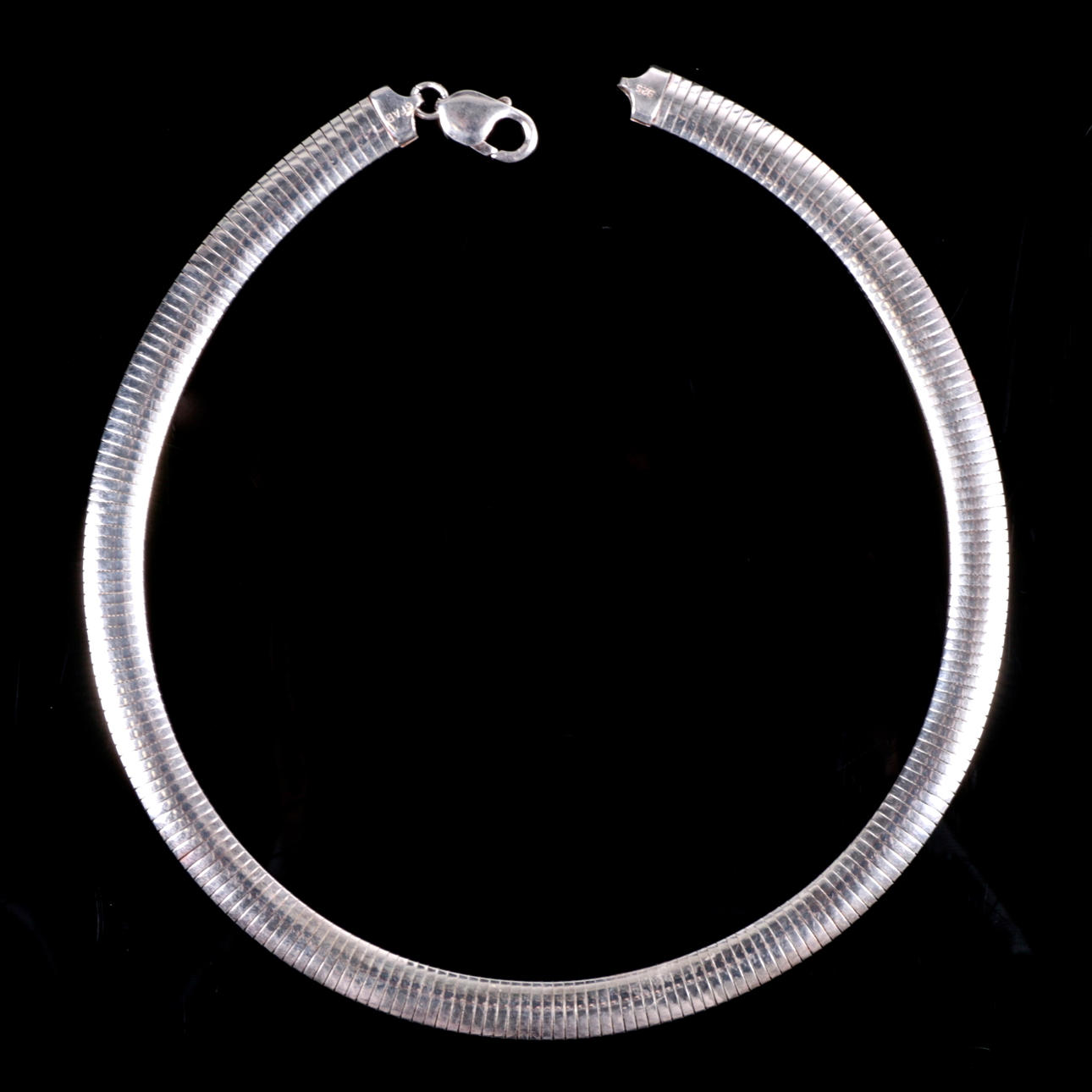 HALSBAND, silver, Guldfynd, samtida.