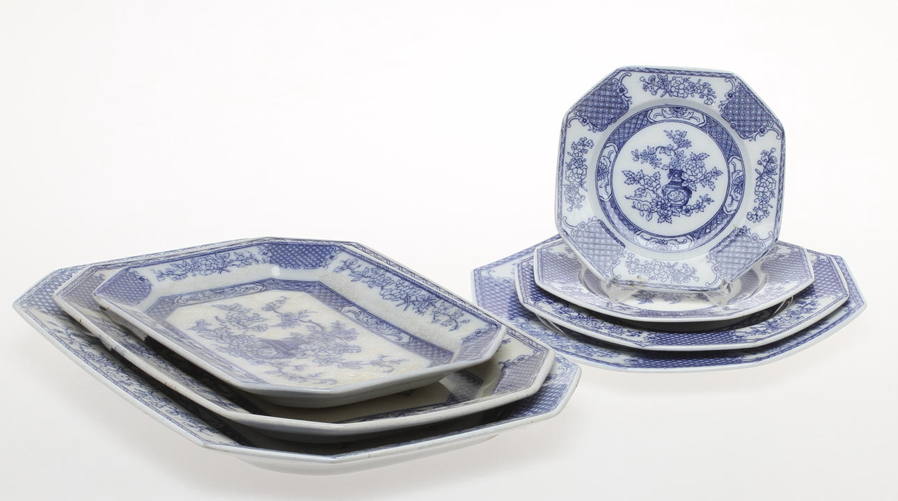 MATSERVISDELAR, ca 30 delar, flingods, "Hoangho" Rörstrand.