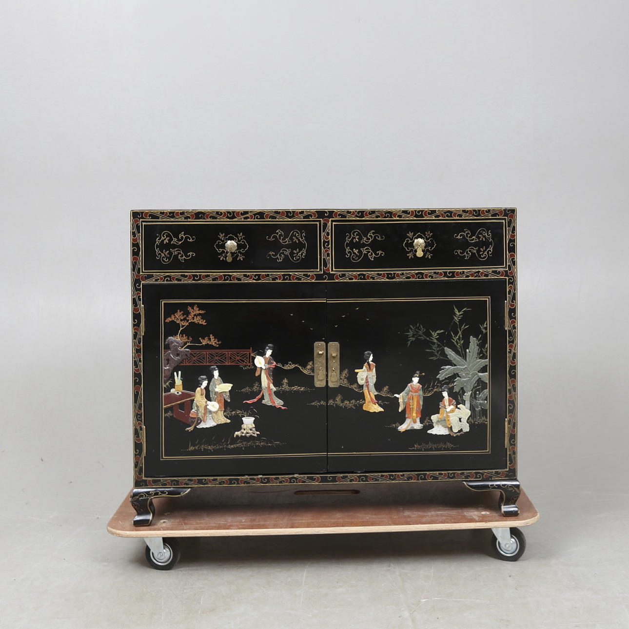 CABINET, China.