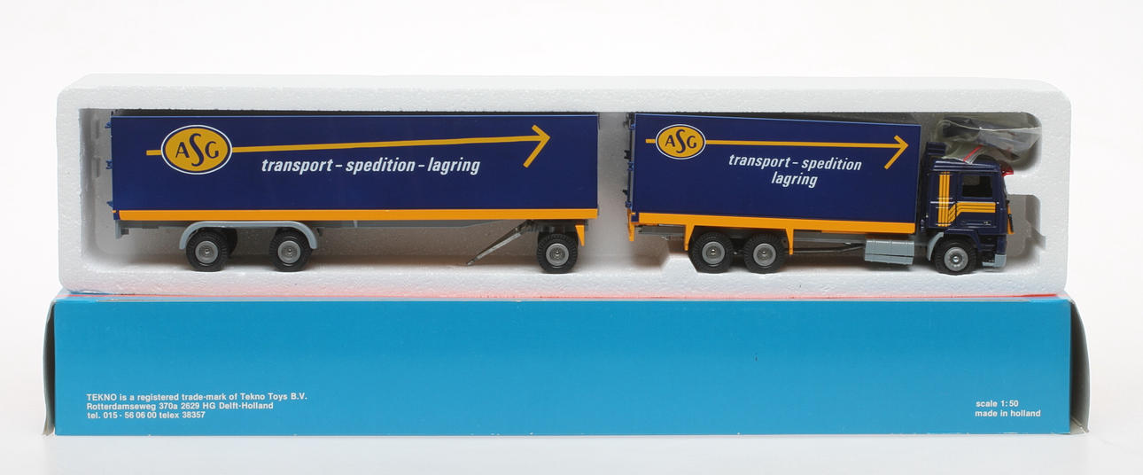 MODELLBIL ASG TEKNO HOLLAND i originalkartong. Volvo F16 med trailer.