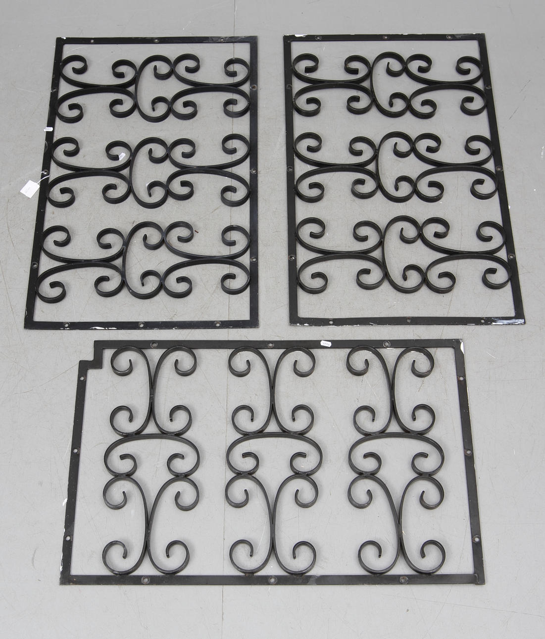 FÖNSTERGALLER, smide, 3 st, 1900 tal.