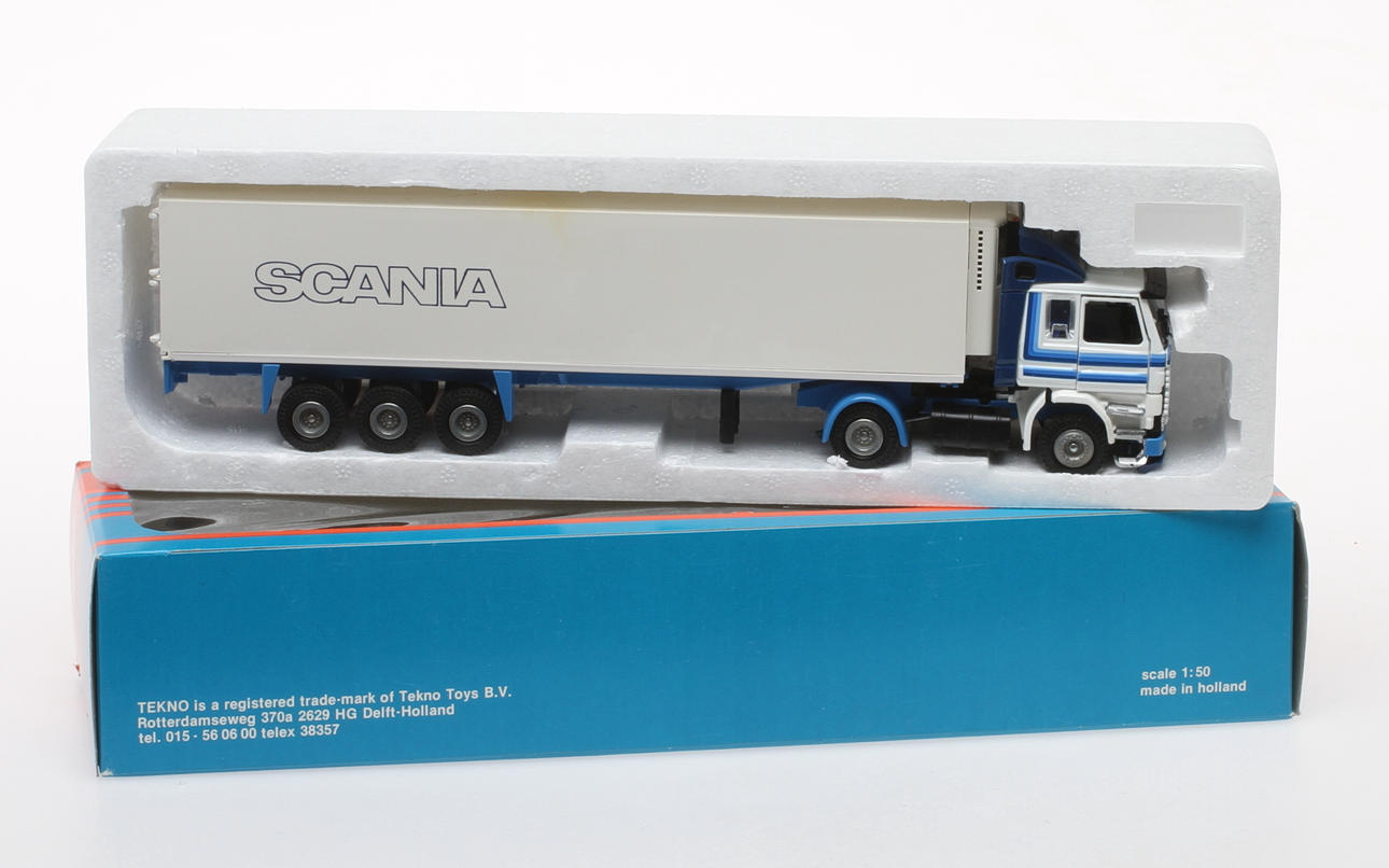 MODELLBIL ASG TEKNO HOLLAND i originalkartong. SCANIA med semitrailer.