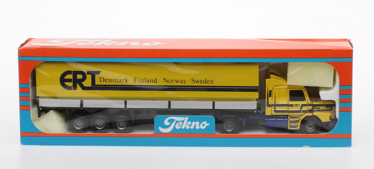 MODELLBIL ERT TEKNO HOLLAND i originalkartong. SCANIA med semitrailer.