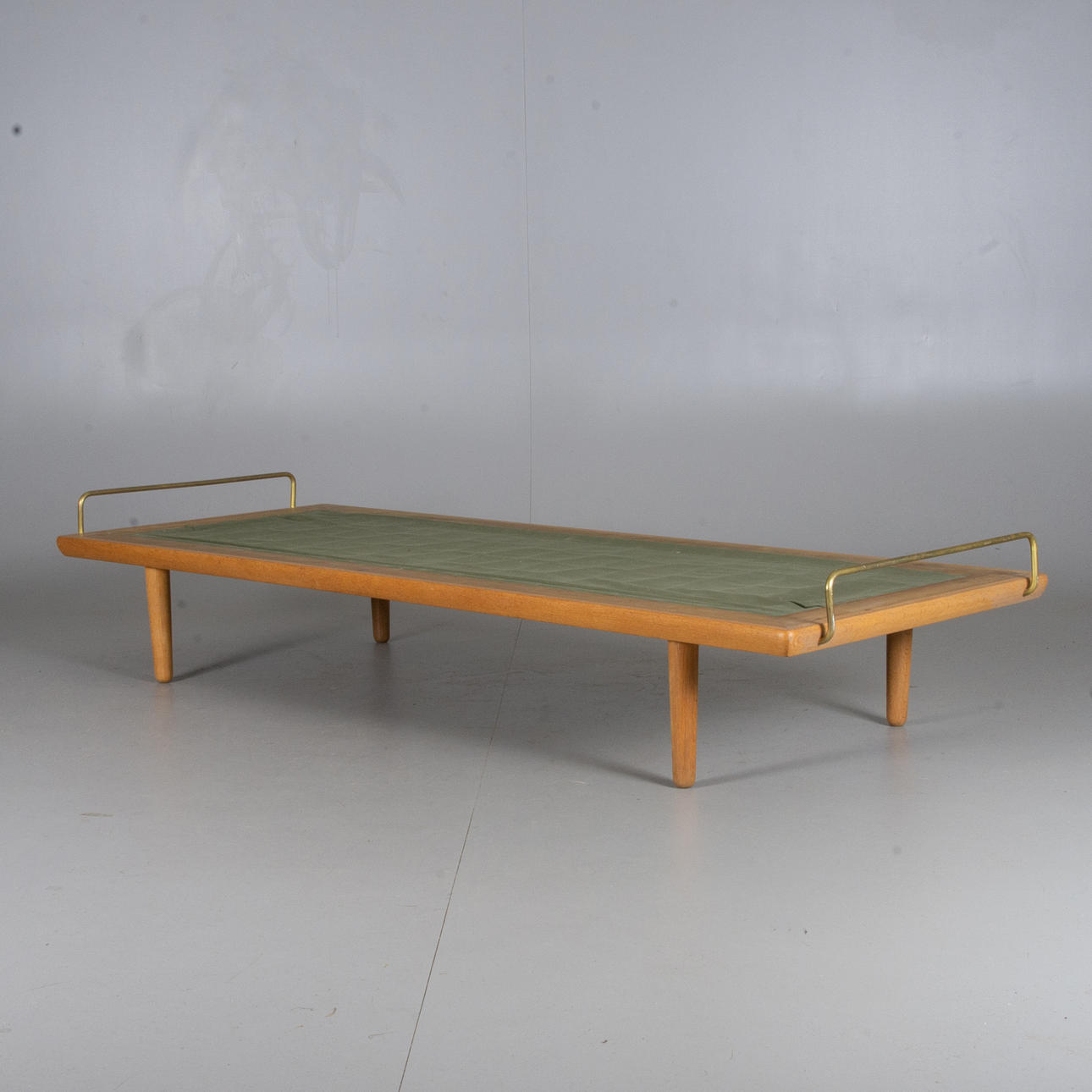 DAGBÄDD, ek, Hans J. Wegner, Danmark.