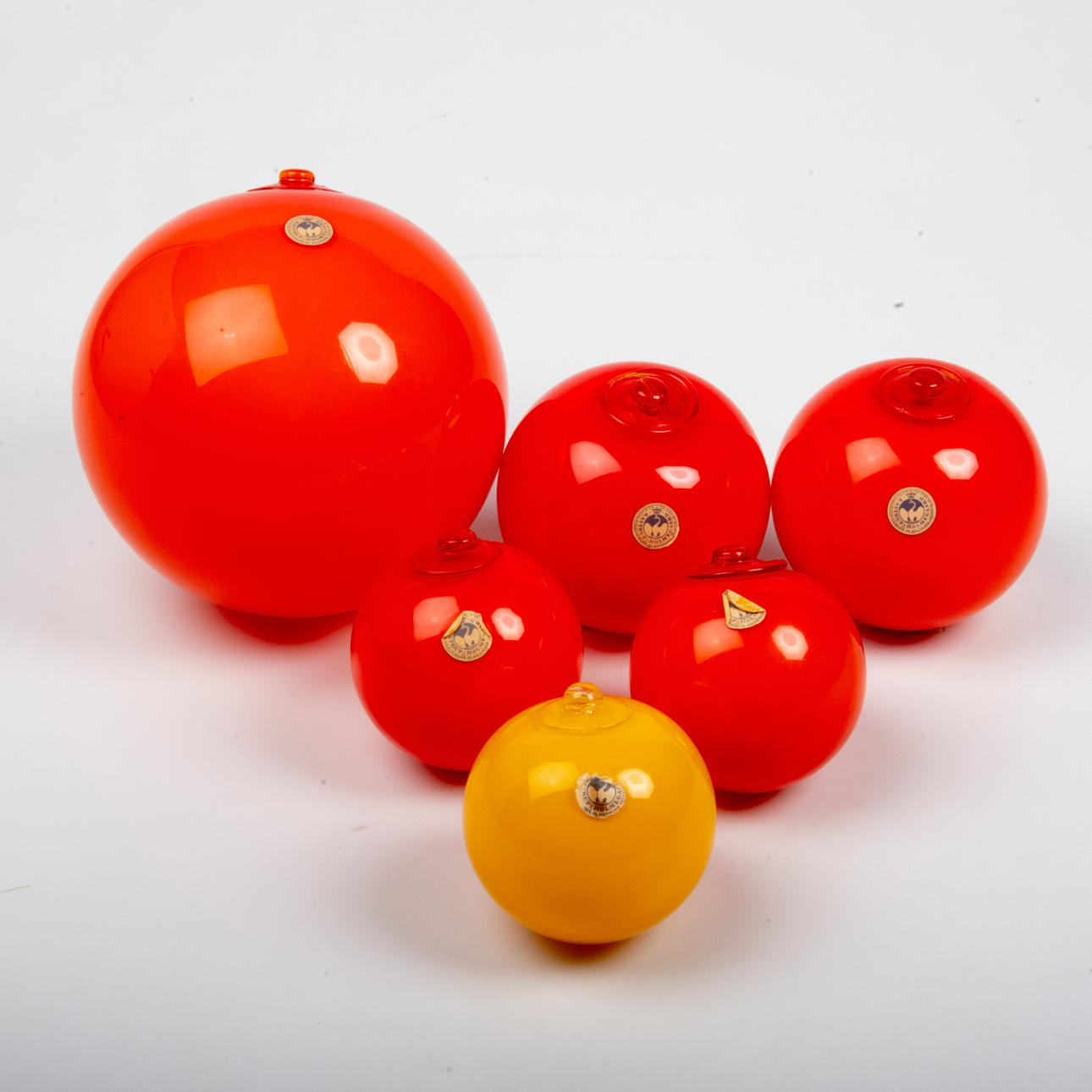 FÖNSTERPRYDNADER/GLASKULOR, 6 stycken, Holmegaard, Danmark.